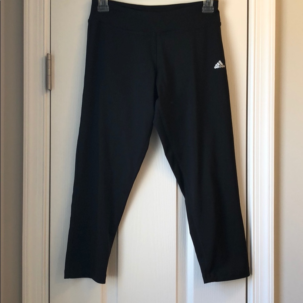 PRICE⬇️ Women’s ADIDAS Capri Leggings